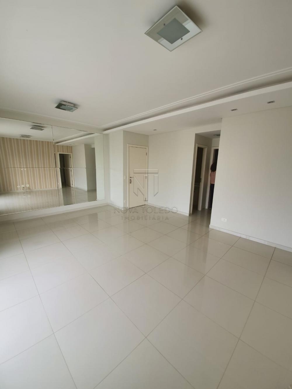 Alugar Apartamento / Padrão em São José dos Campos R$ 4.000,00 - Foto 2