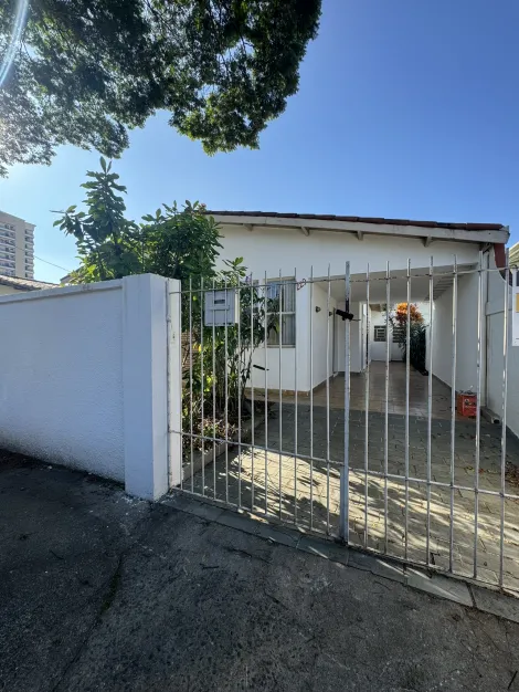 Alugar Casa / Padrão em São José dos Campos. apenas R$ 3.650,00
