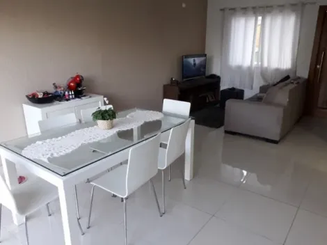 Casa com 4 Quartos e 4 banheiros à Venda, 140 m² por R$ 1.060.000
