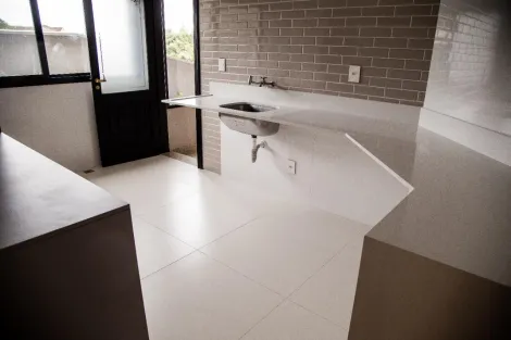 imagem 2 - LINDA CASA EM CONDOMÍNIO FECHADO COM 5 DORMITÓRIOS SENDO 4 SUÍTES, 700 METROS DE ÁREA CONSTRUÍDA, COM UMA BELA PISCINA E CHURRASQUEIRA. imagem 2 - LINDA CASA EM CONDOMÍNIO FECHADO COM 5 DORMITÓRIOS SENDO 4 SUÍTES, 700 METROS DE ÁREA CONSTRUÍDA, COM UMA BELA PISCINA E CHURRASQUEIRA.
